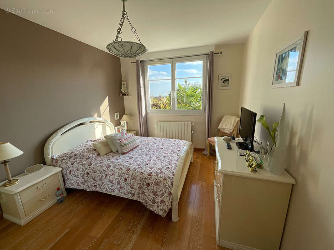 Maison à CHANTELOUP-LES-VIGNES