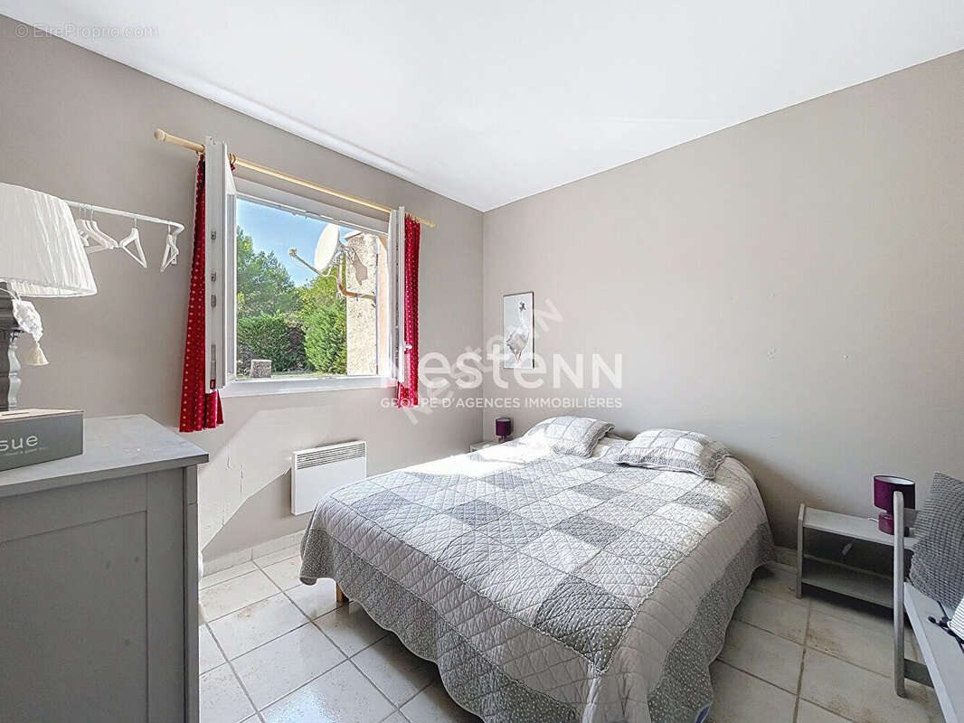 Villa indépendante de plain, 90m2 habitables, 3 chambres, possibilité d'agrandissement, piscine 4x8 et jardin. Vue imprenable ! - photo 12
