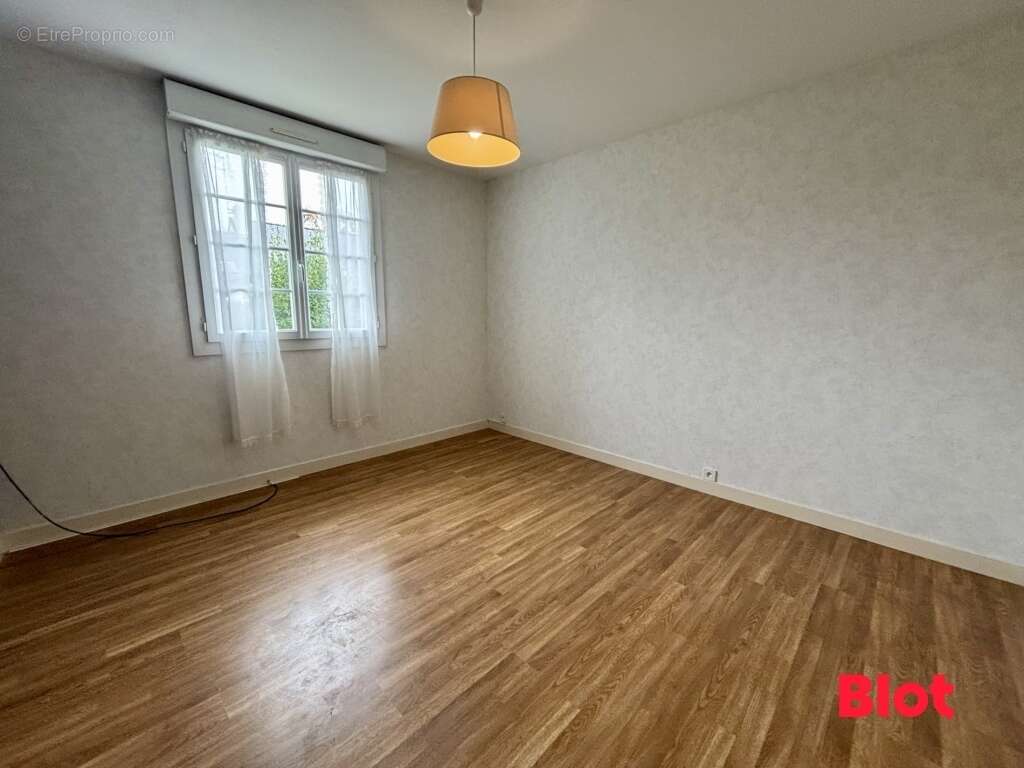 Maison à NOYAL-CHATILLON-SUR-SEICHE