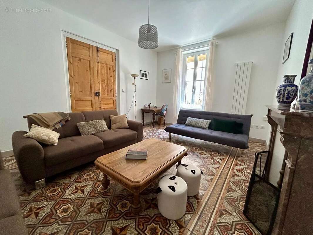 Maison à MONTOULIERS