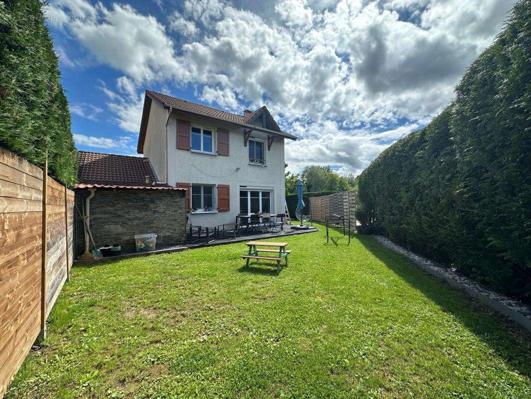 À Vendre - Rumilly (74150) - Maison avec garage et jardin - photo 10
