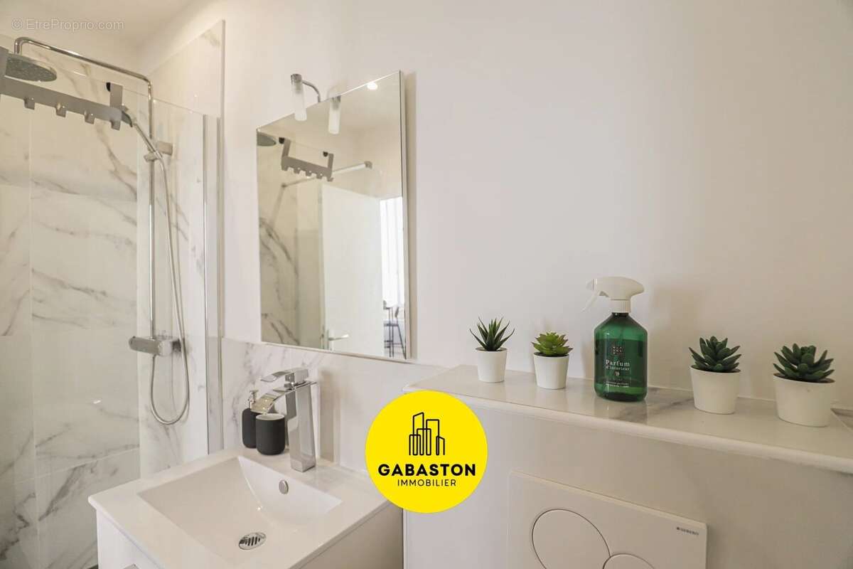 Appartement à MARSEILLE-1E