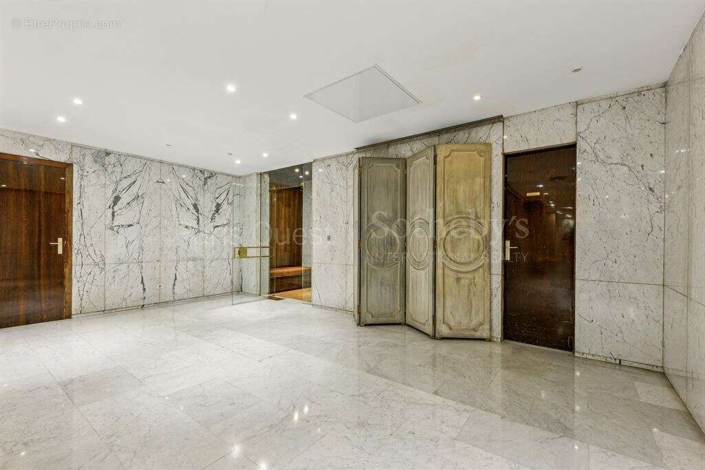 Appartement à PARIS-8E