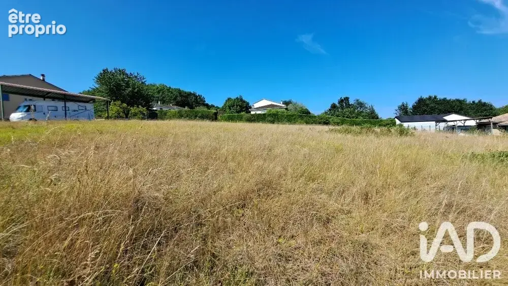 Photo 1 - Terrain à SAINT-ASTIER