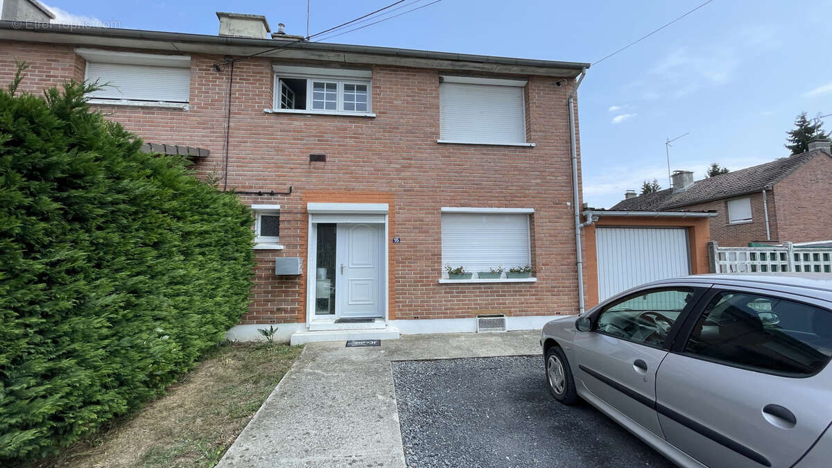 Maison à ESMERY-HALLON