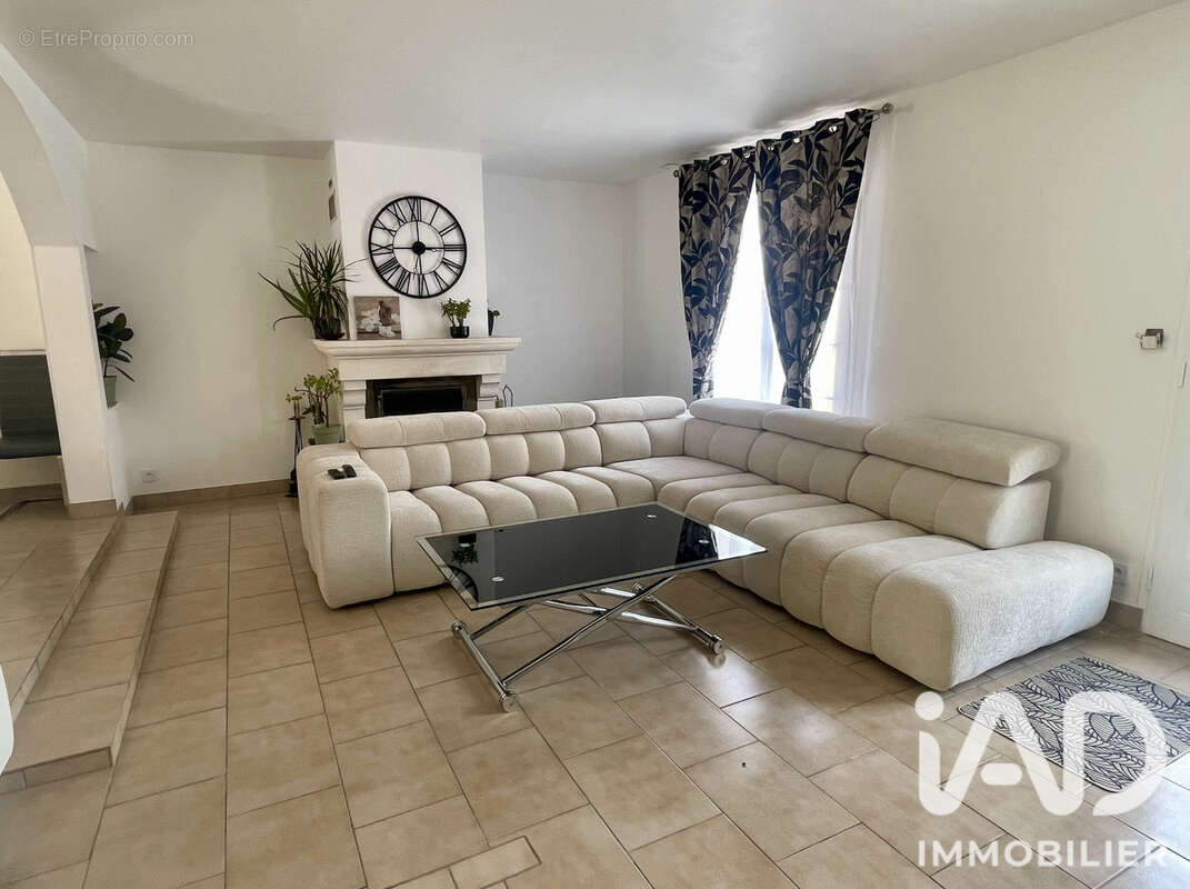 Maison 175 m² à Saint-Martin-Du-Tertre  - photo 3