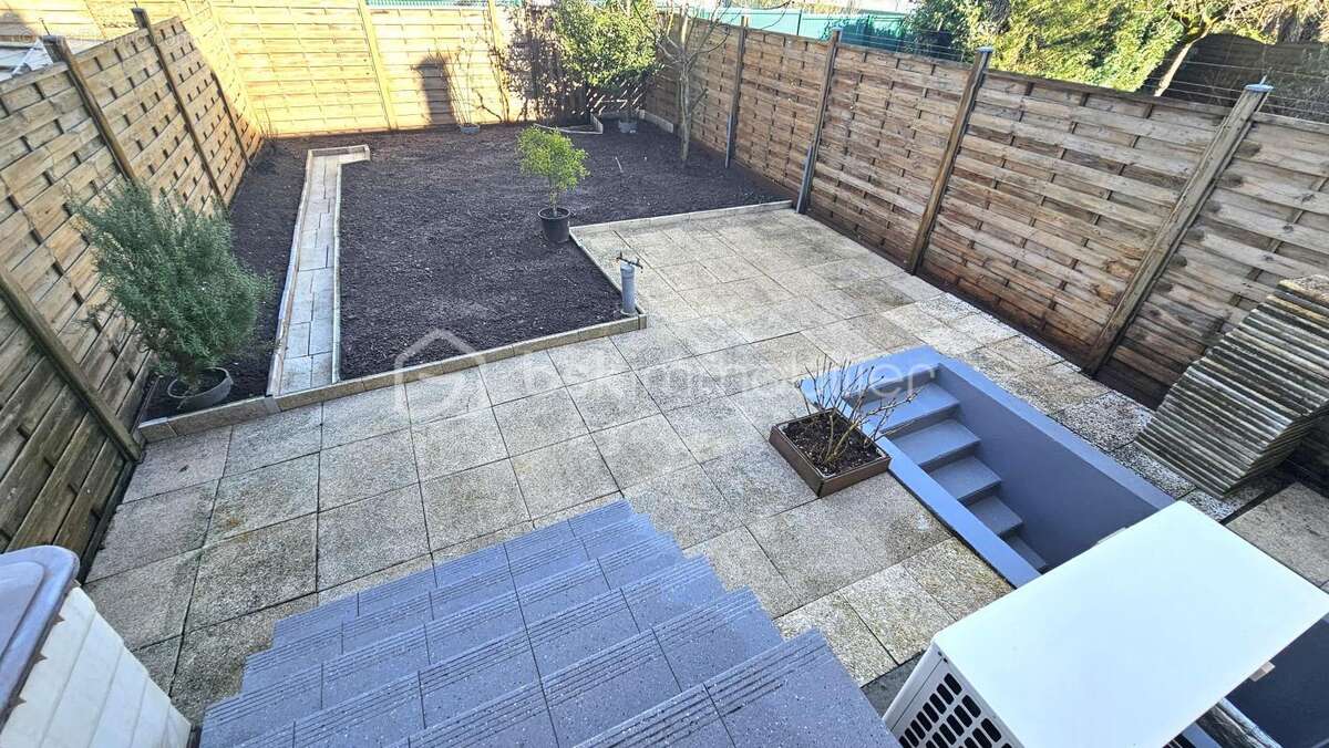 Maison à SAINT-JEAN-DE-LA-RUELLE