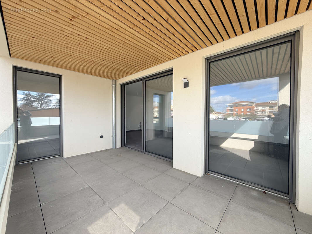 Appartement à LA TOUR-DE-SALVAGNY