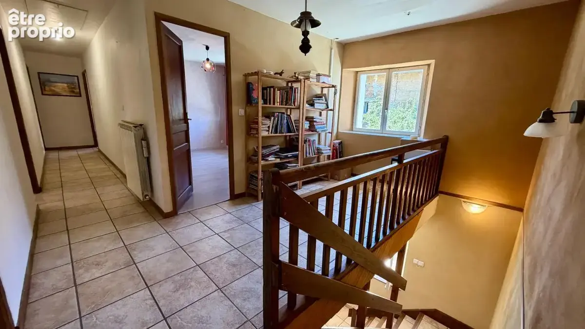 Maison en pierre 229 m² avec grange et terrain –  À Vendre à Massieu - photo 7