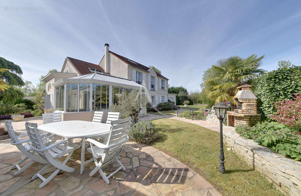 Maison à OZOIR-LA-FERRIERE