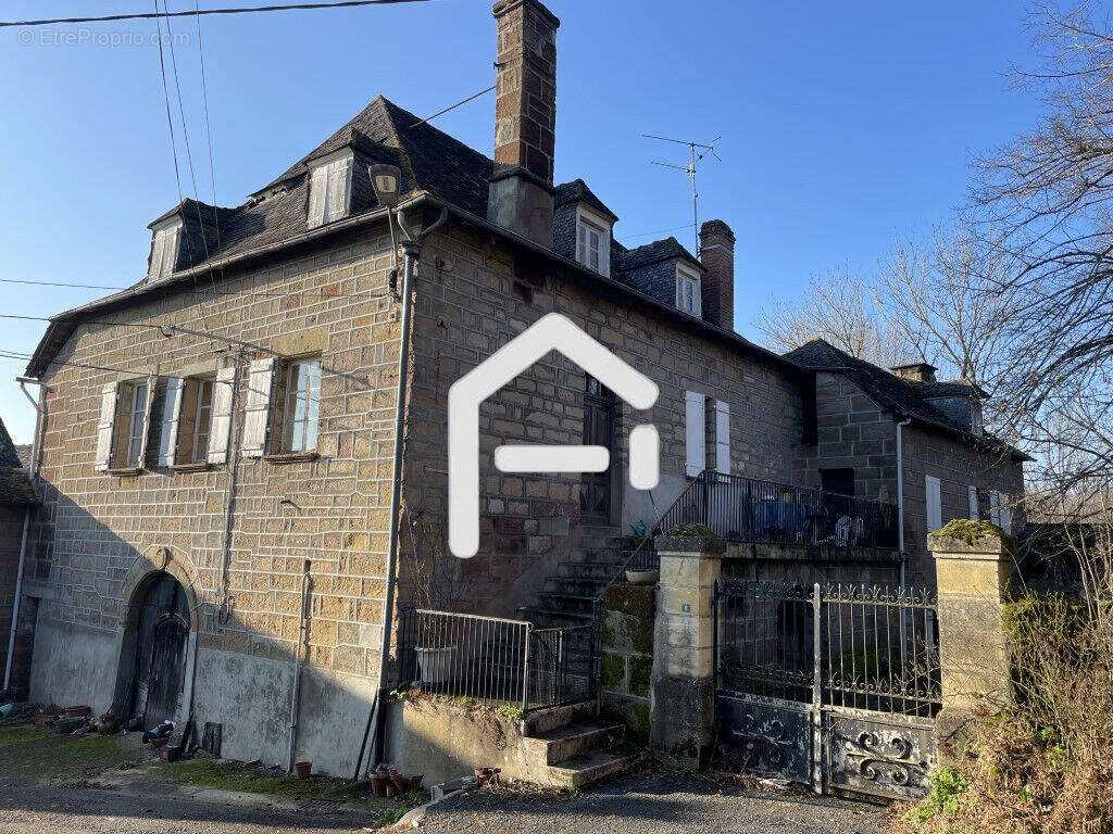 Maison à OBJAT