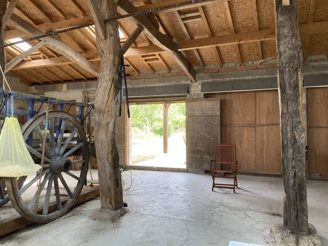 Maison de village en pierre en bon état - photo 11