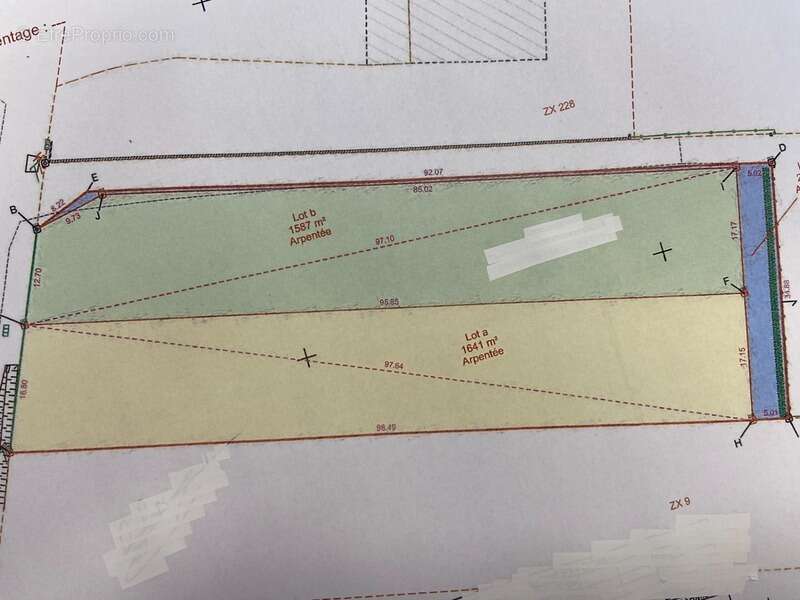 Terrain à MARINGUES