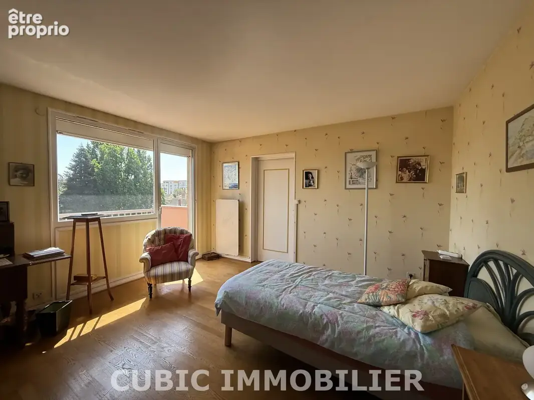 Appartement 102m2 au  dernier étage type 4 dans quartier prisé de Villefranche OUEST - photo 12