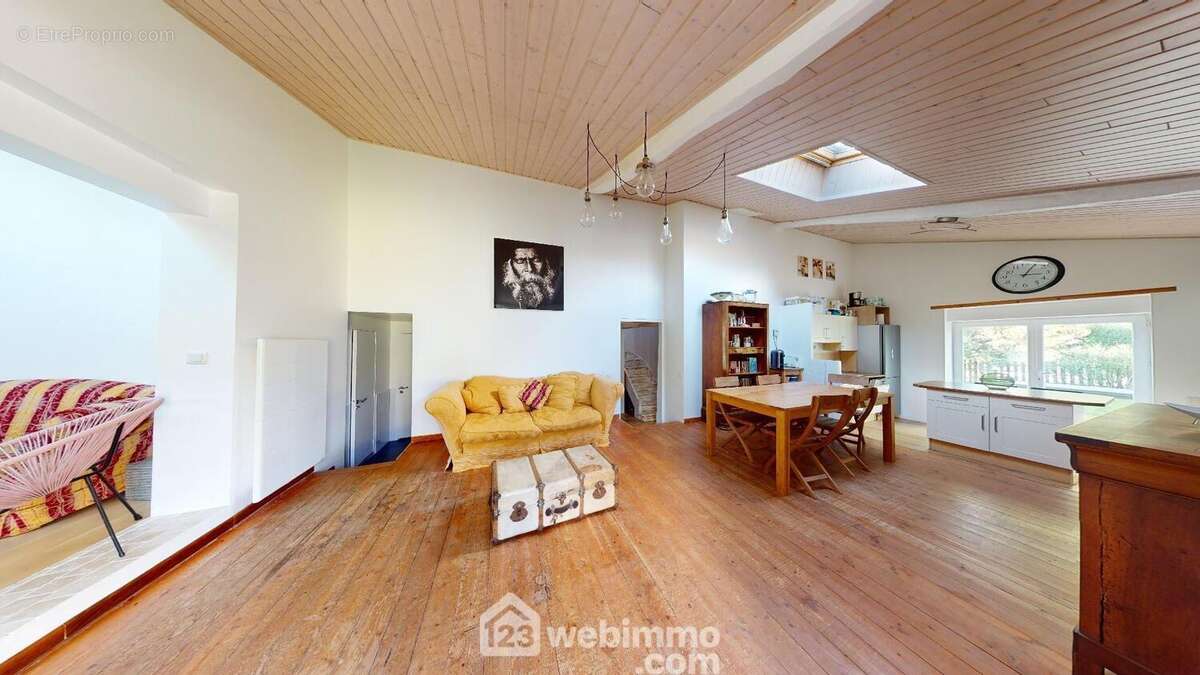 Salon-Séjour - Maison à POIROUX