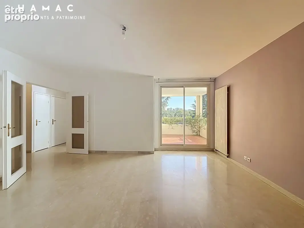 LYON 4 – CROIX-ROUSSE - T3 de 69 m² avec terrasse, piscine, garage et cave - photo 3