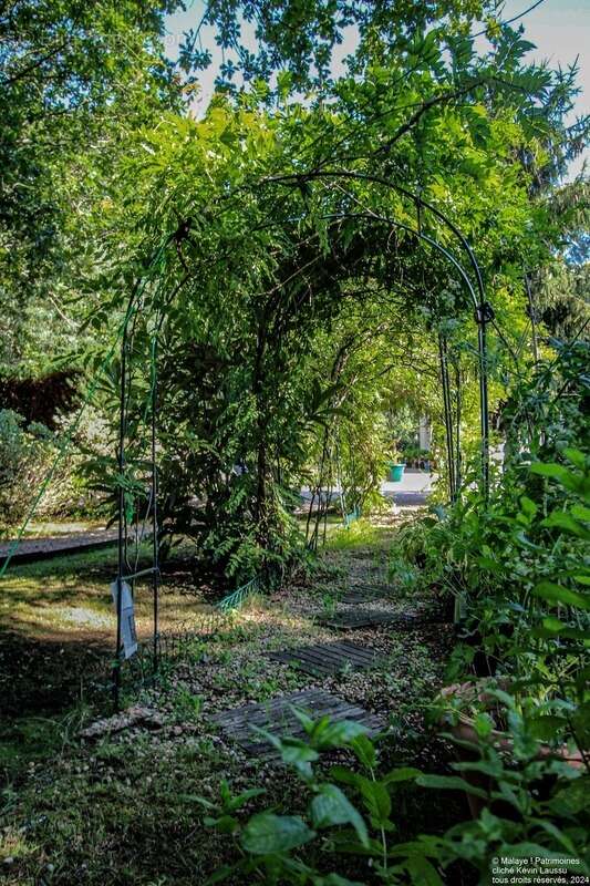 Une maison de Maître contemporaine à Candresse avec dépendances et son jardin de 2500m2 arboré - photo 23