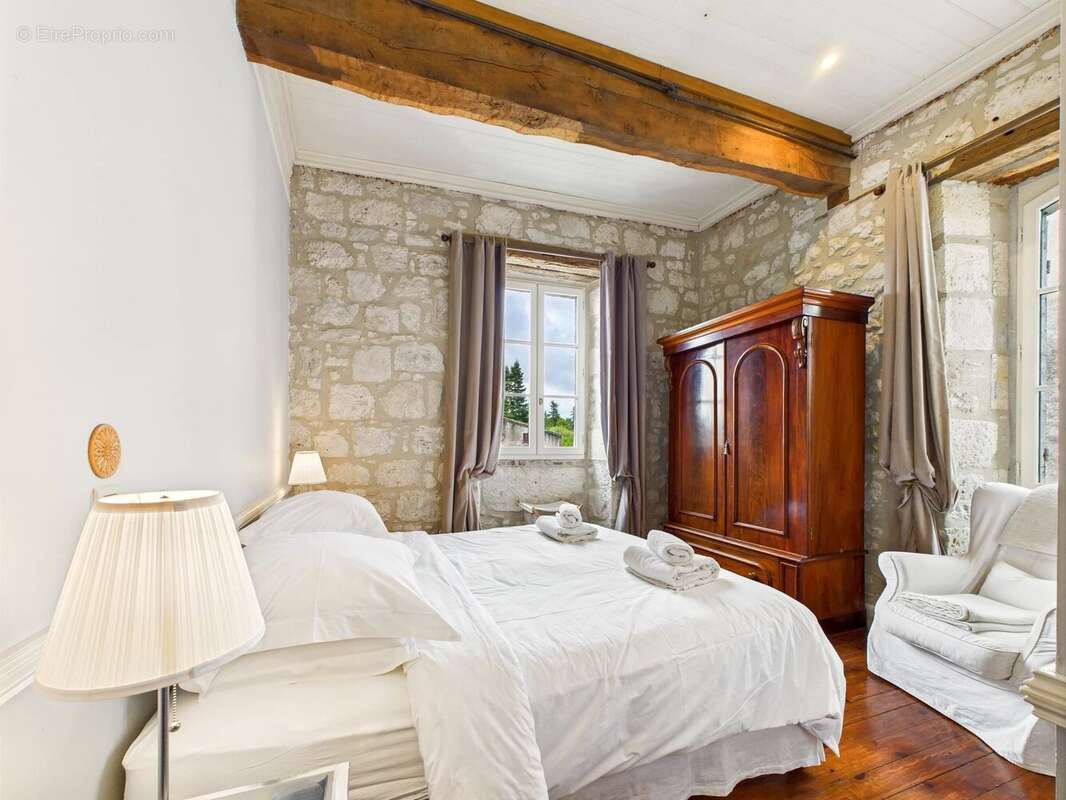 Élégante maison médiévale au cœur d’Issigeac, en Dordogne - photo 11