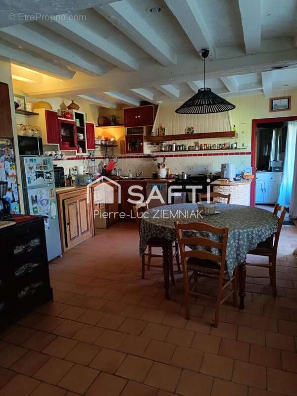 Maison 153 m² à La Cropte  - photo 2