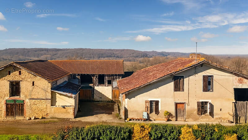 Dpt Gers (32), à vendre BERNEDE Grande maison ancienne de 500 m² habitables à rénover sur 2,5 hectares de terrain, au calme - photo 10