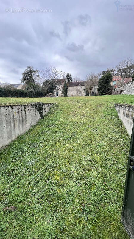 Terrain à VAYRES-SUR-ESSONNE