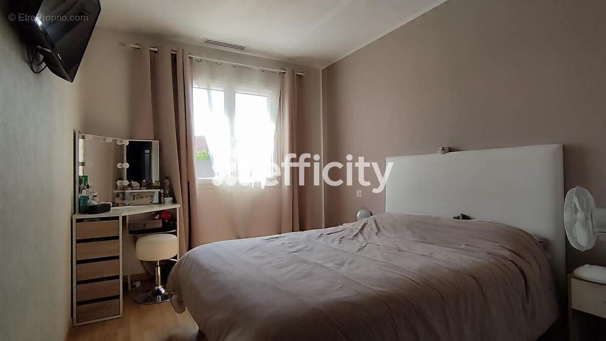 Maison 80 m² à Chaptuzat  - photo 6