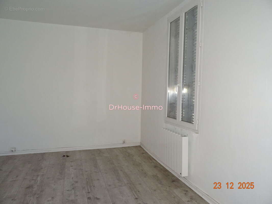 Maison à LA ROCHE-CHALAIS