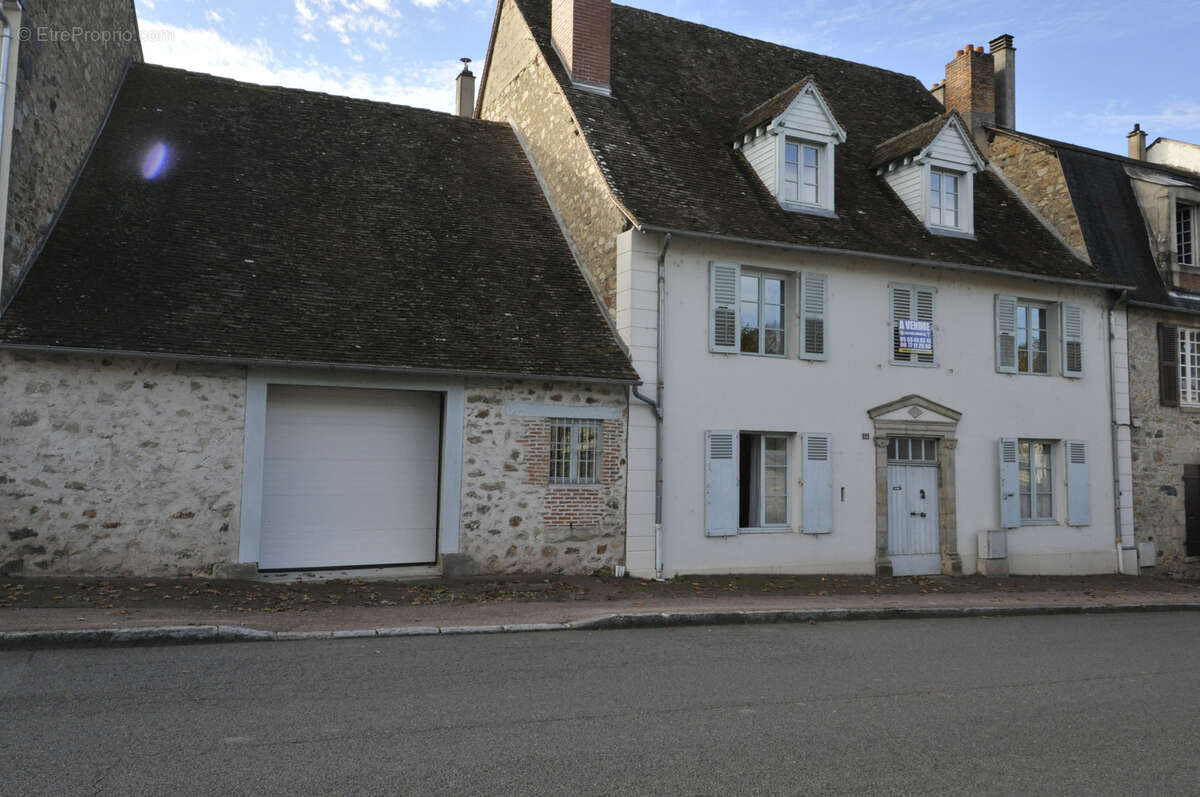 Maison à PIERRE-BUFFIERE