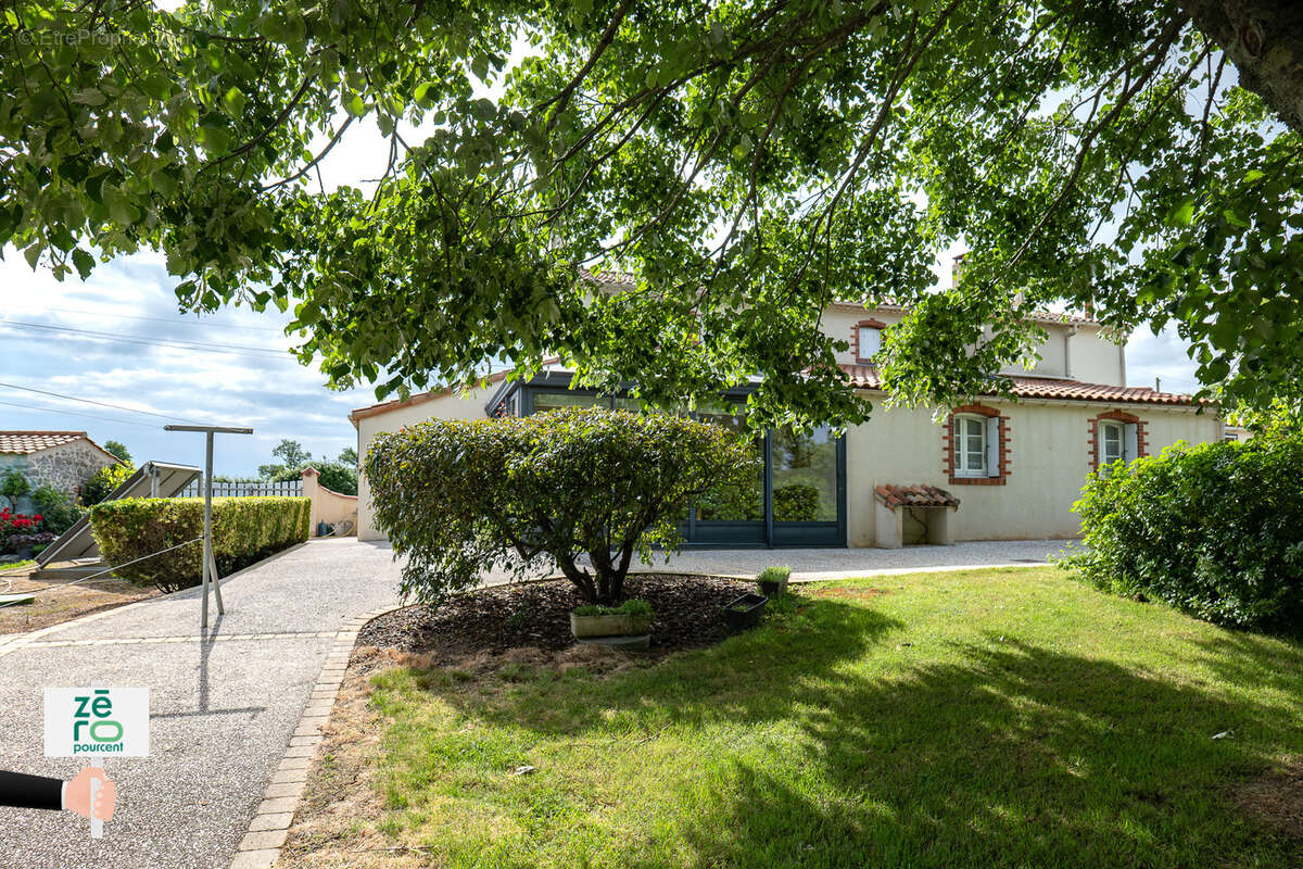 Maison à MOUTIERS-LES-MAUXFAITS