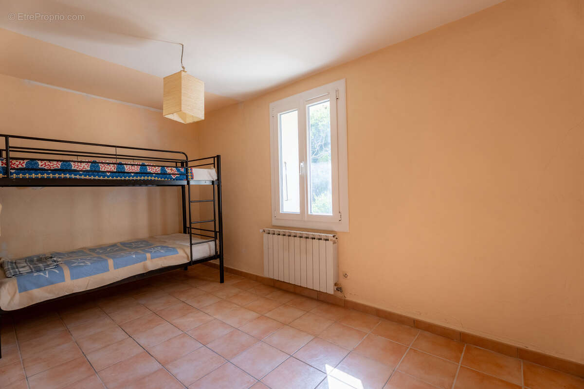 Maison à SIMIANE-COLLONGUE