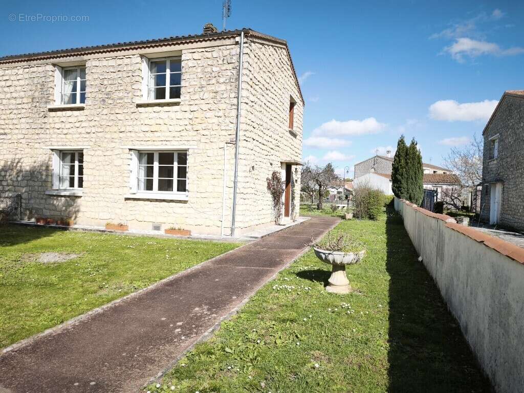 Maison à PONS