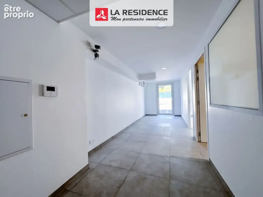 Commerce 80 m² à Frejus  - photo 3