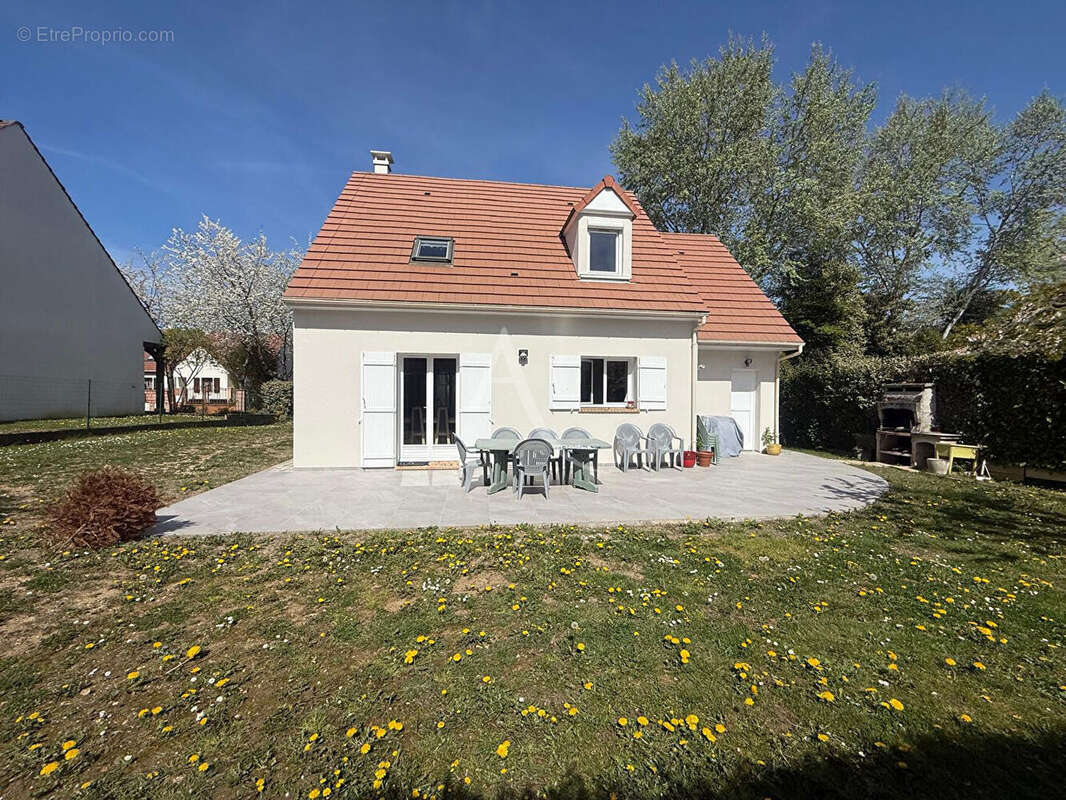 Maison à SAINT-THIBAULT-DES-VIGNES