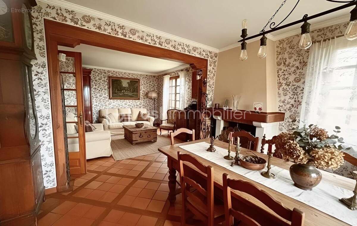 Maison à HOUDAN