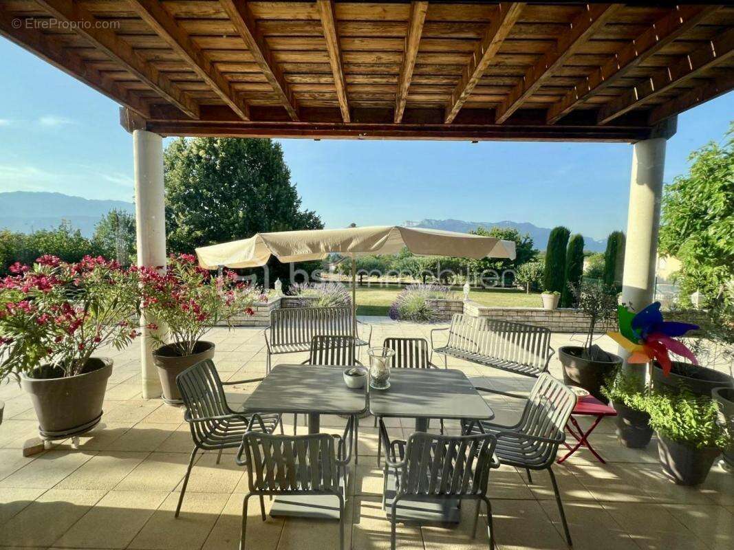 Villa de caractère 152 m² -  3 chambres + 4ème chambre possible -  vue panoramique chartreuse et vercors - garage 79 m² — terrai - photo 12