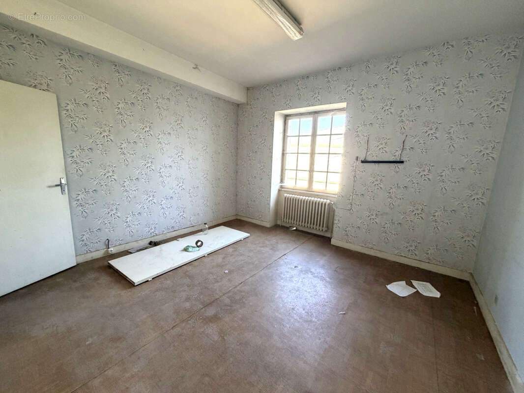 Marcenat   Jolie maison de plain-pied de 138 m2 sur un terrain de 2 272 m2 - photo 6