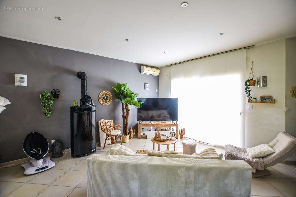 Maison à Vendre à Rochefort du Gard, 5 chambres, piscine - photo 6