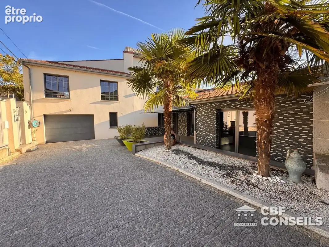Photo Maison à Pont-Du-Chateau au prix de 325 000€