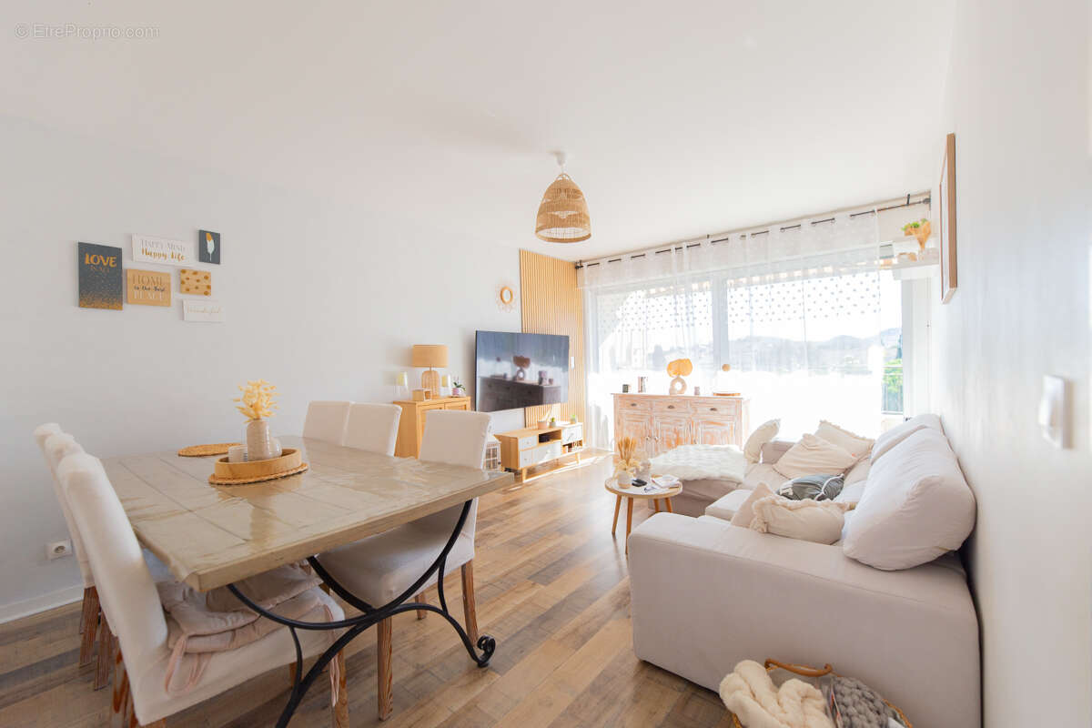 Appartement à MANDELIEU-LA-NAPOULE