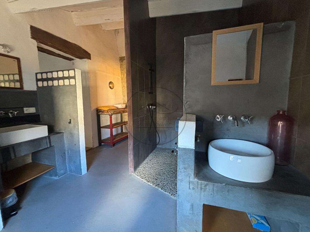 Maison à BESSAS