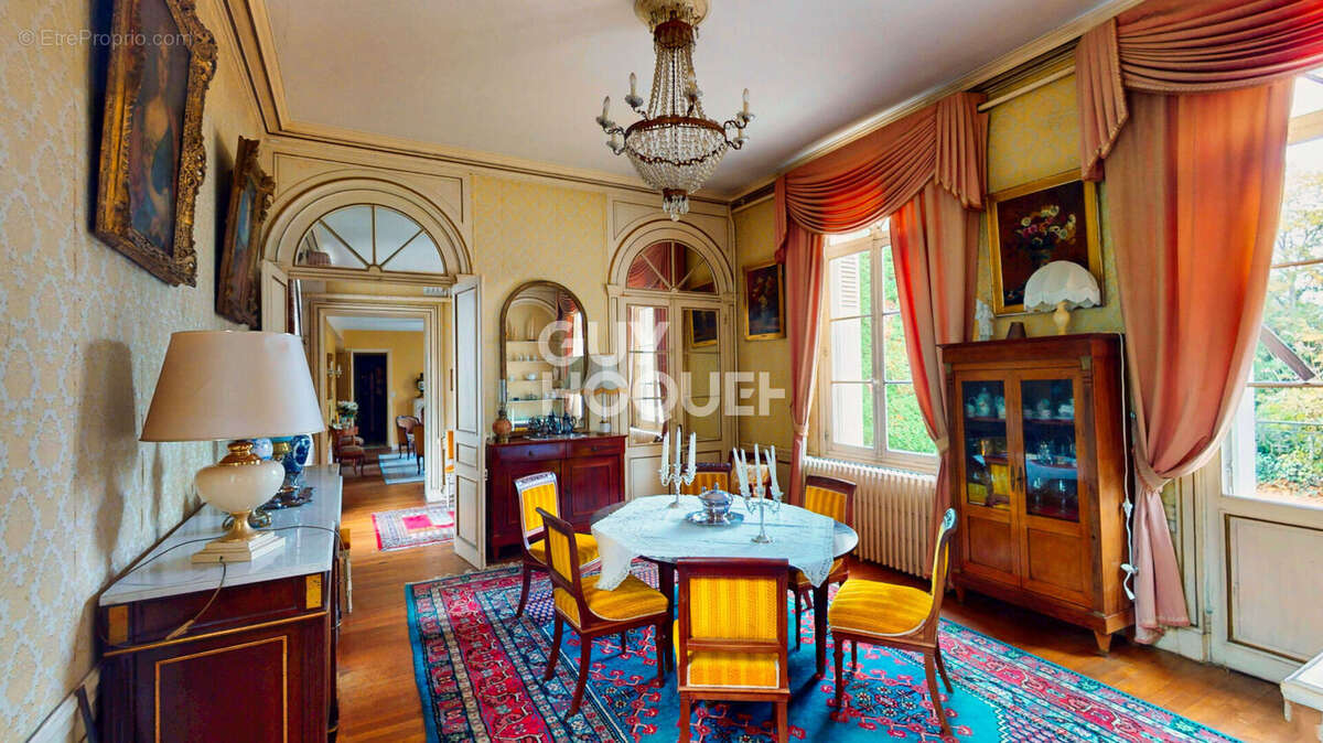 Maison à SAINT-CYR-SUR-LOIRE
