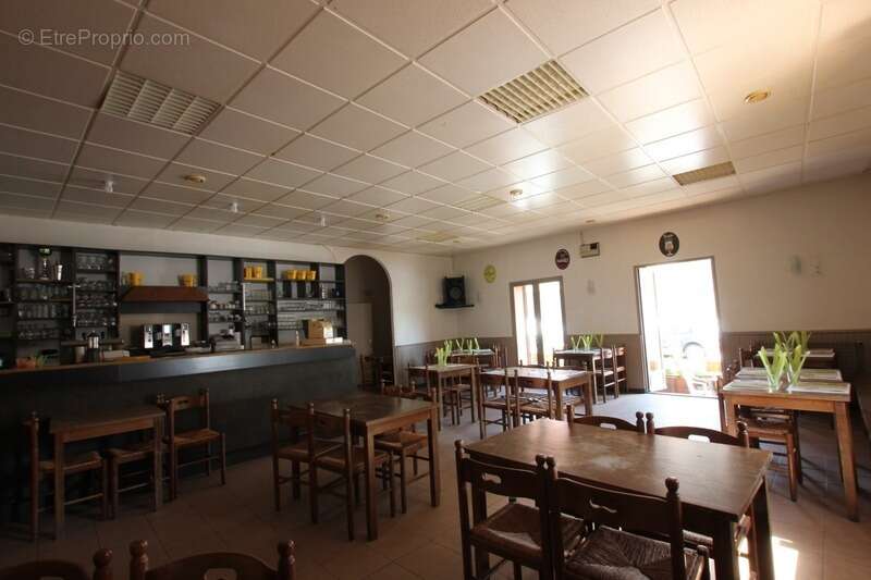 Commerce à SAINT-LAURENT-DE-CERDANS