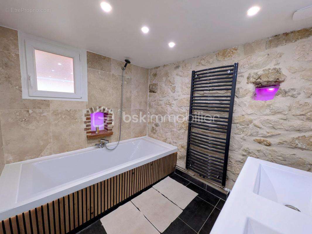 Maison de caractère de 1860 rénovée, DPE A, patio intime et charme unique - photo 8