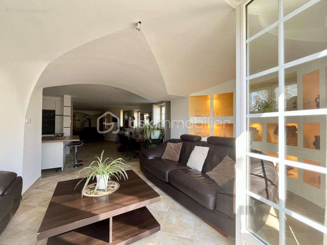 Maison à PEYZIEUX-SUR-SAONE