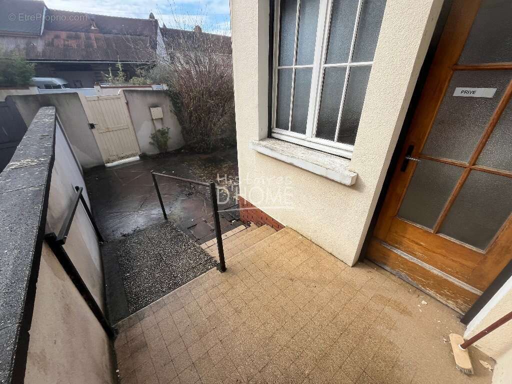 Maison à JOUY-LE-CHATEL