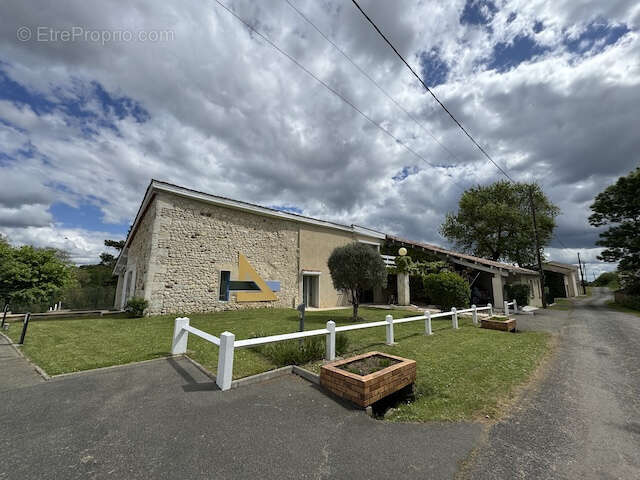 Maison à MONTLIEU-LA-GARDE