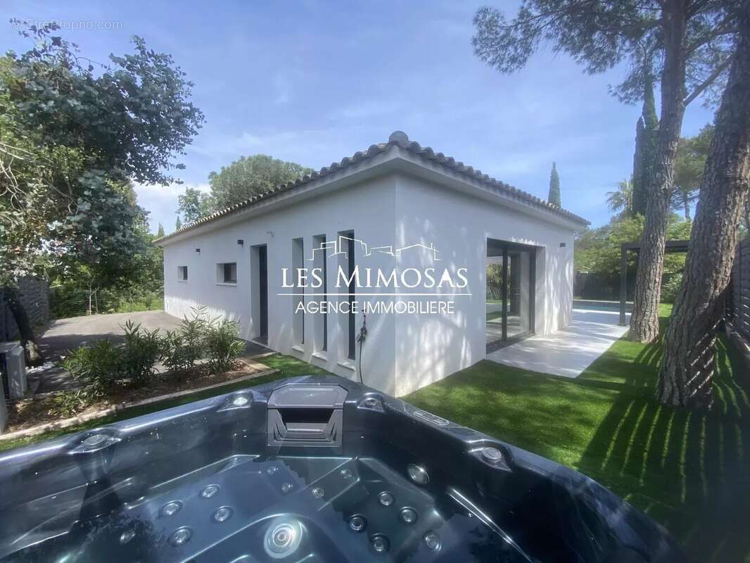 Maison à PUGET-SUR-ARGENS