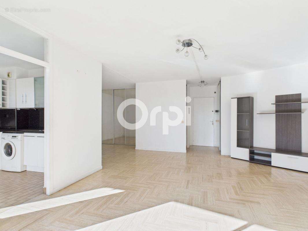 Appartement à MANDELIEU-LA-NAPOULE