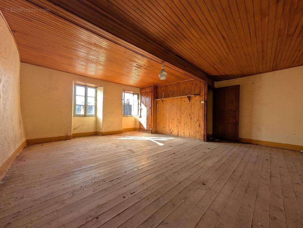 Maison à VILLECOMTAL