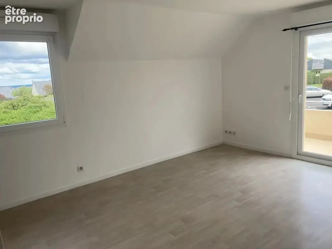 Lehon - t2 lumineux avec balcon, parking & résidence sécurisée - photo 5